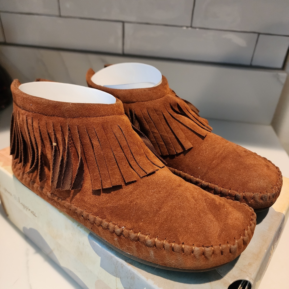 Mudd Women's Brown Suede Moccasins